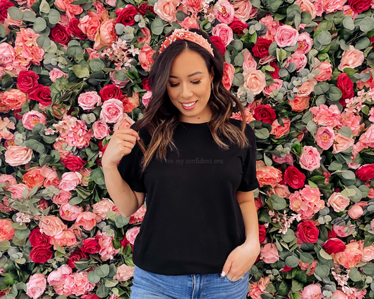 "in my confident era" tee - CONFIDENT MED SPA